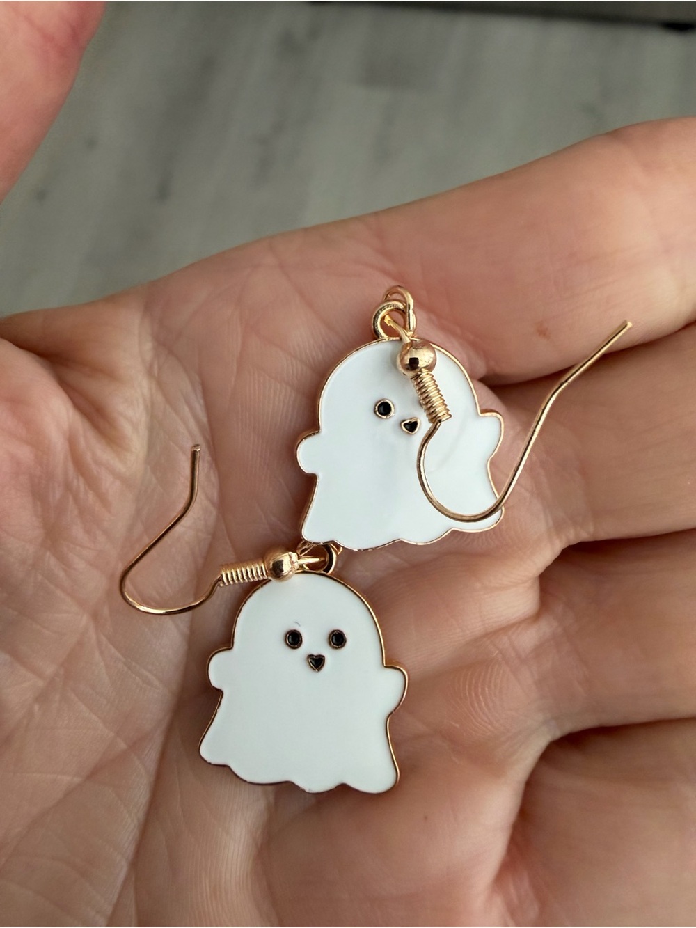 HALLOWEEN White Ghost Pendant Necklace and Earring Set with Gold Chain ACCENT. - Picture 7 of 10